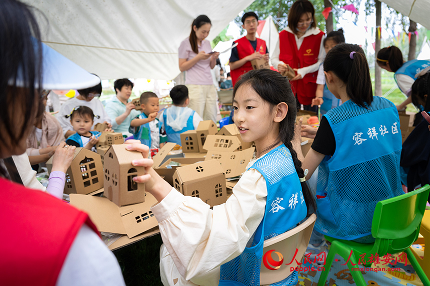 容城縣容祥社區(qū)聯(lián)合多家單位共同舉辦“六一”研學(xué)主題活動(dòng)。薛志勇攝